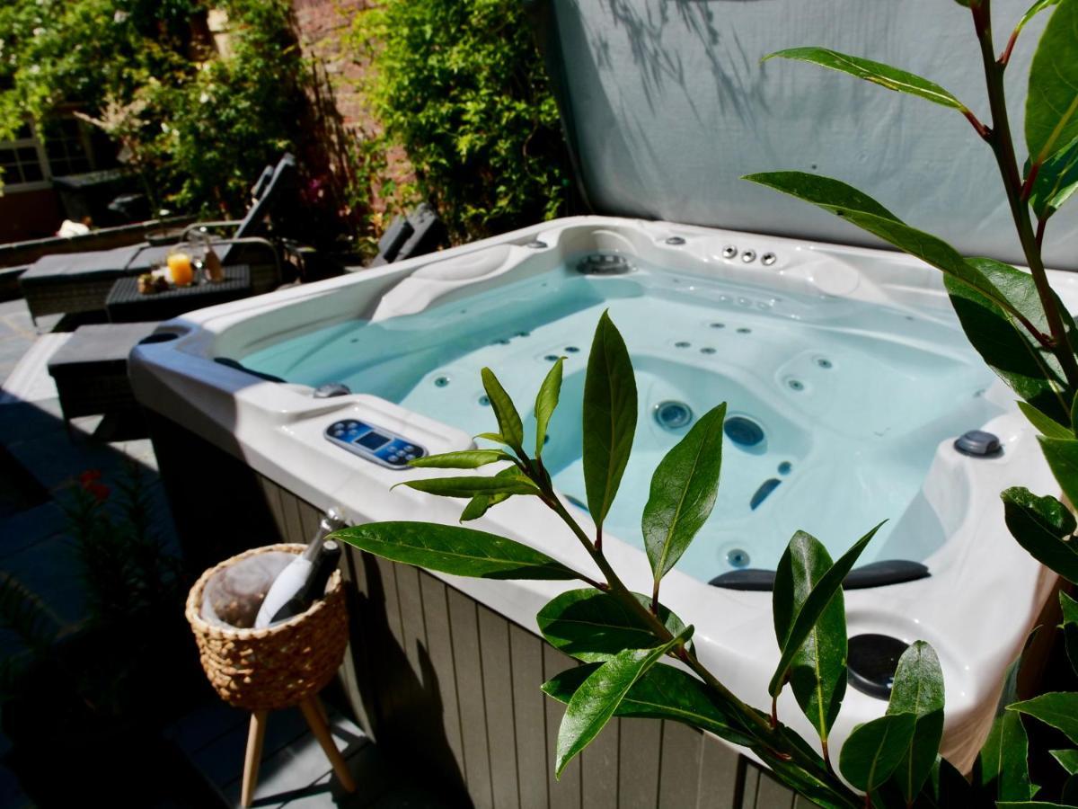 Luxury 9 Bed Manor House Hot Tub Cinema Room Skytv Saffron Walden Exterior photo