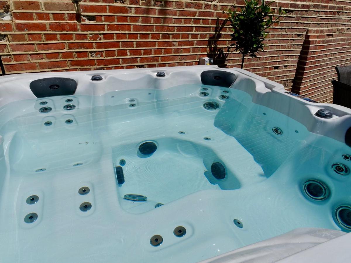 Luxury 9 Bed Manor House Hot Tub Cinema Room Skytv Saffron Walden Exterior photo